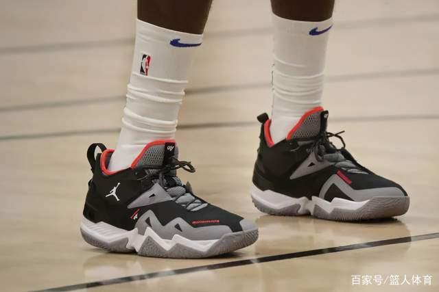 东欧缺阵詹姆斯18+10 独行侠大胜湖人止5连败