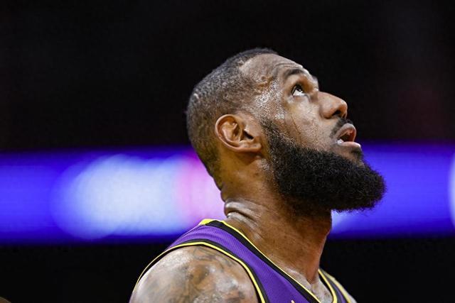 王哲林消极行为引发争议 上海不敌福建1胜3负